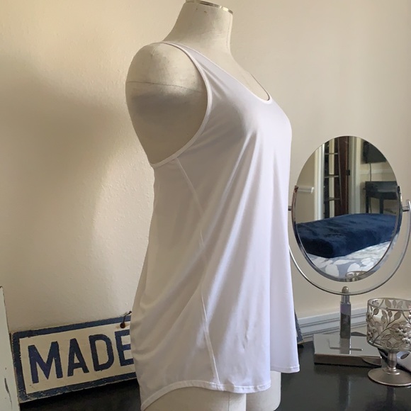 Lululemon size 4 tank. White. - Picture 4 of 6